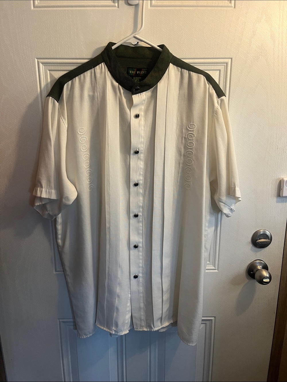 Men's Ivory Short-Sleeve Button-Down Shirt with Olive Trim